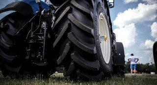 Tractor 1200x650 v2